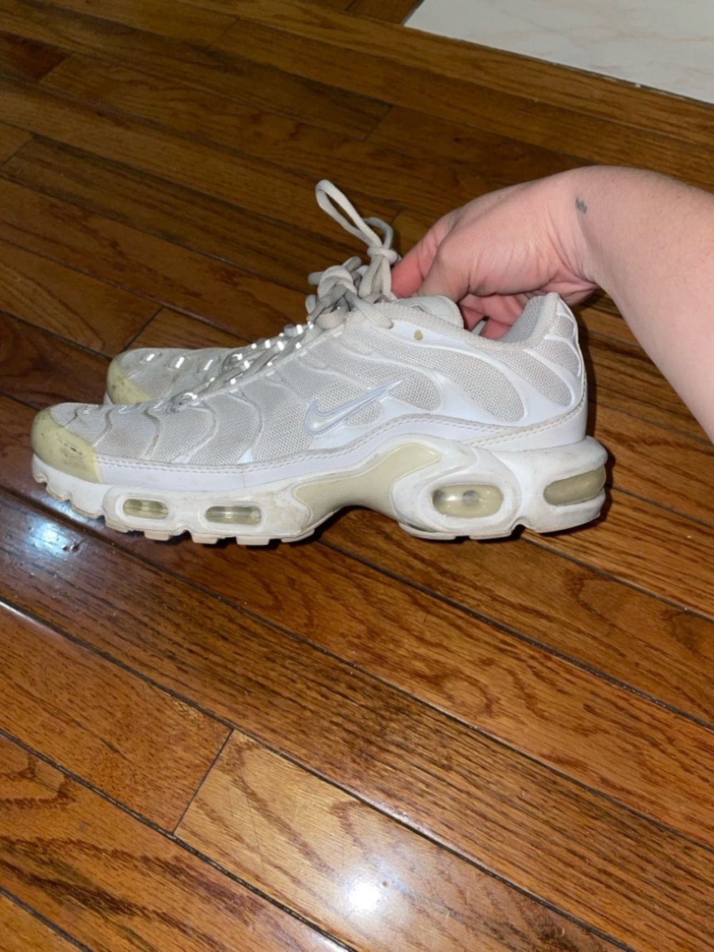 White Nike AirMax Plus
